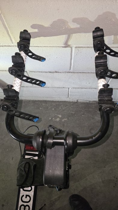 Suporte para 3 bicicletas com  conjunto de luz traseira