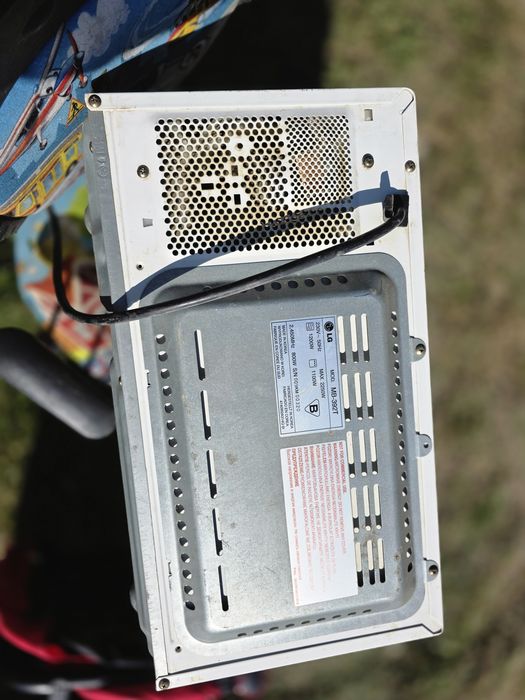 Mikrofalówka LG MB-392T 800 W z grillem