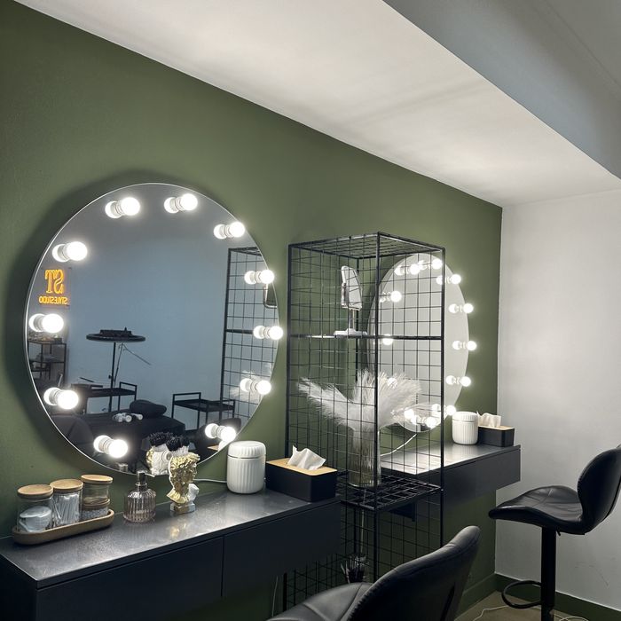 Оренда кушетки/ візажного дзеркала в центрі Львова