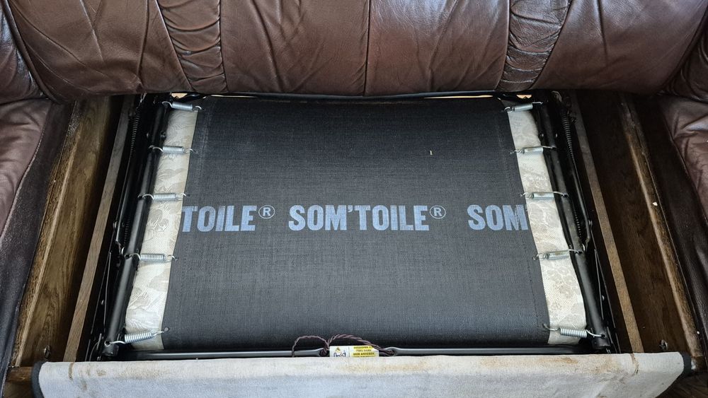 Komplet skórzany Kler- kanapa U, ława, 2 pufy