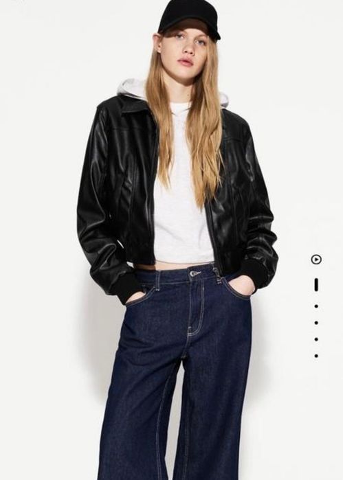 Куртка бомбер від BERSHKA