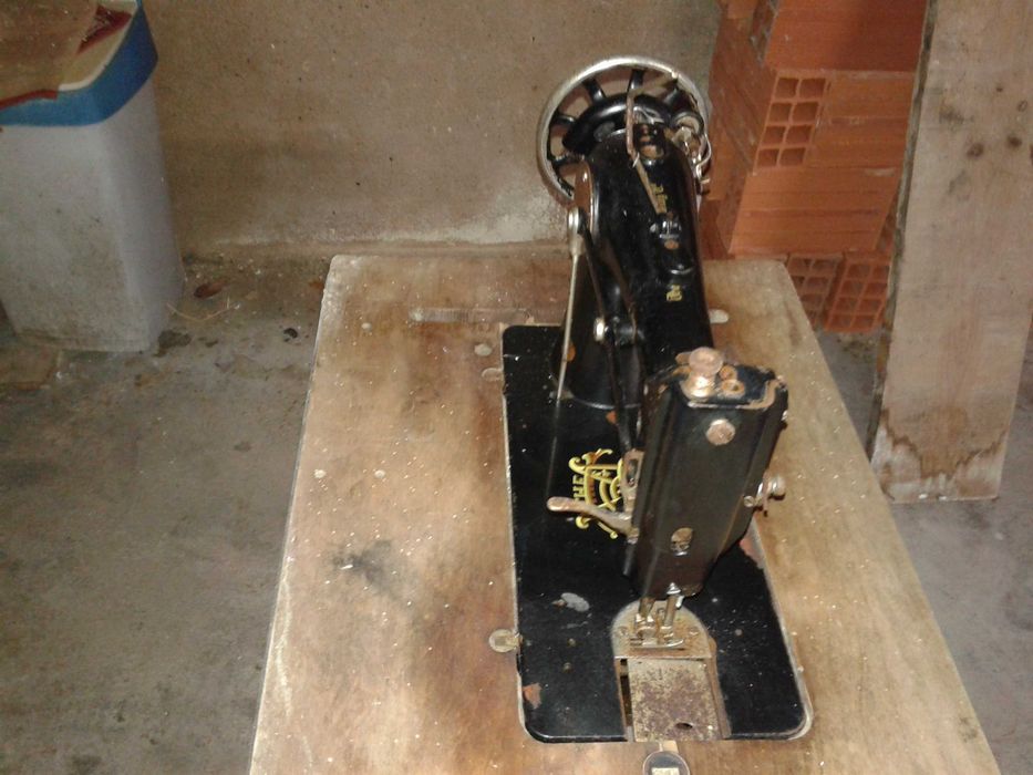 Máquina de costura Singer antiga!