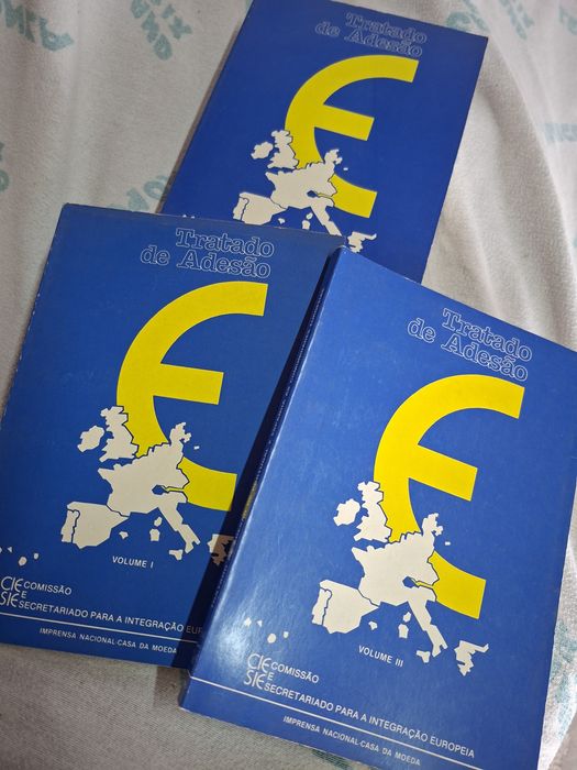 Tratado de Adesão de Portugal à CEE em 1986 completo 3 volumes