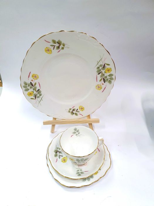 ROYAL VALE . Por. Patera filiżanka trio zestaw śniadaniowy 4 elementy