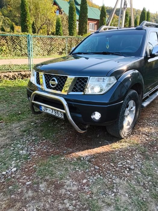 автомобіль Nissan Navara
