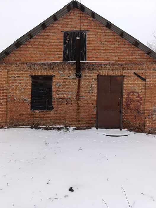 Продам приміщення в центрі села