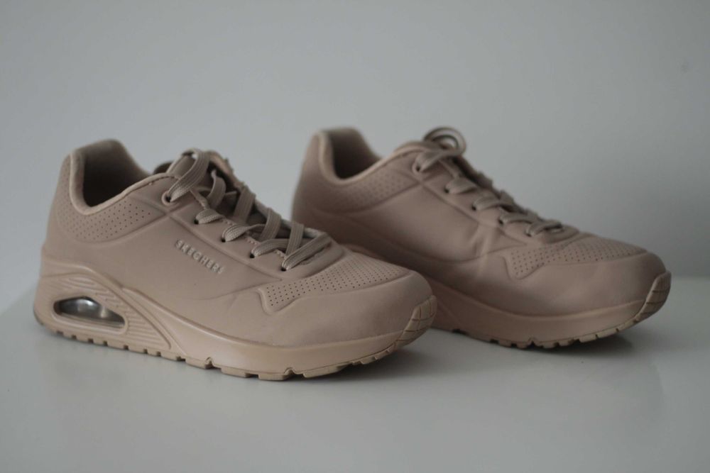 Sapatilhas Skecher tamanho 36 tom neutro