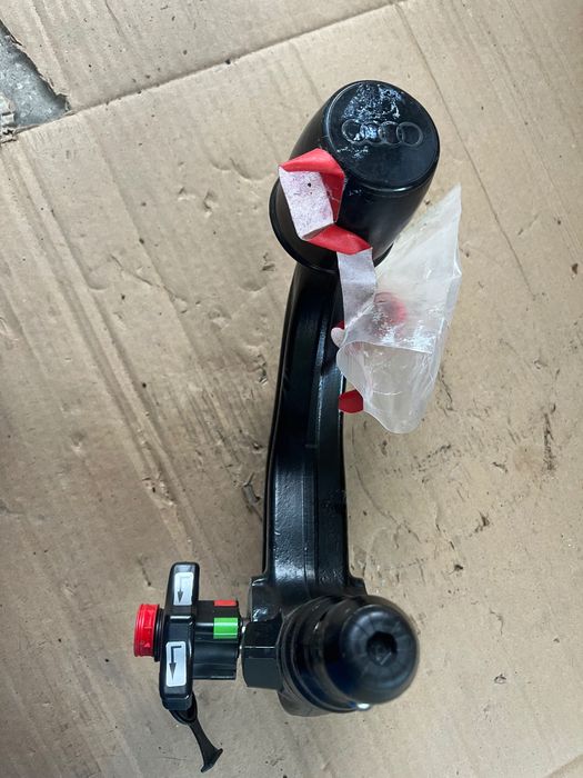 Audi A3 8Y hak holowniczy kula kluczyk WESTFALIA 8Y0803882