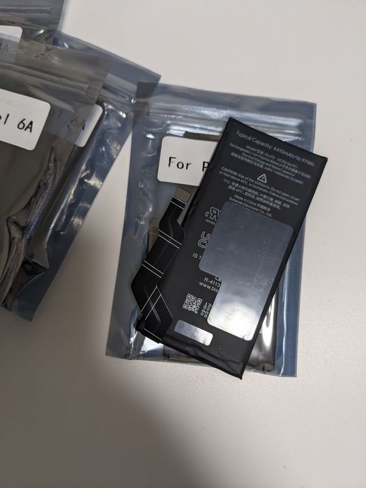 Продам аккумуляторы Google Pixel 6a оригинальные