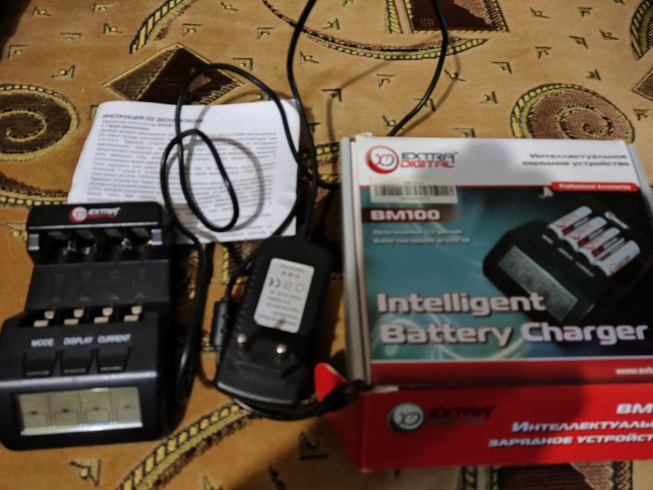 Зарядное устройство ExtraDigital AA/AAA BM100 black + 4 AA 2700