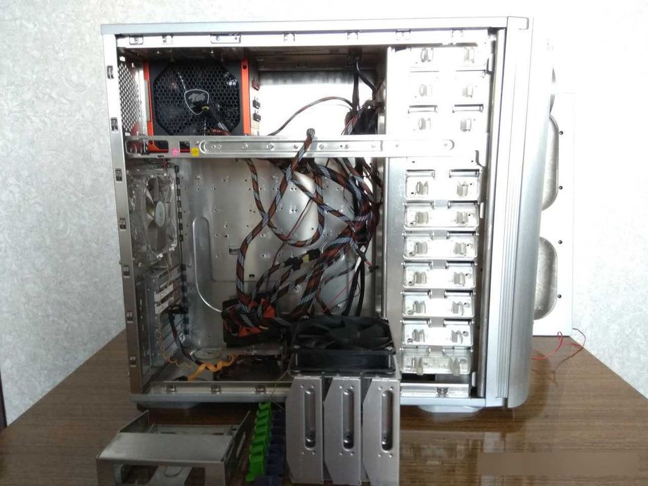 Thermaltake Kandalf VA9000SWA Super Tower компьютерный корпус: 3 000 ...