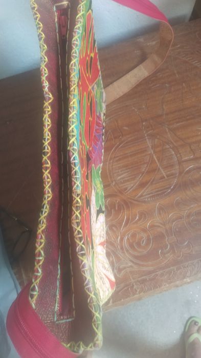 Mala colorida de senhora do