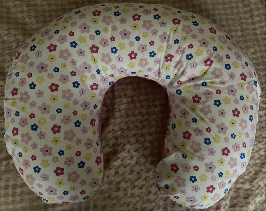 Almofada de amamentação e forra adicional pouco uso