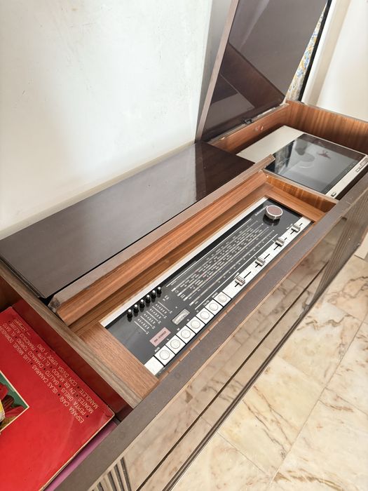 Móvel Gira Discos Grundig