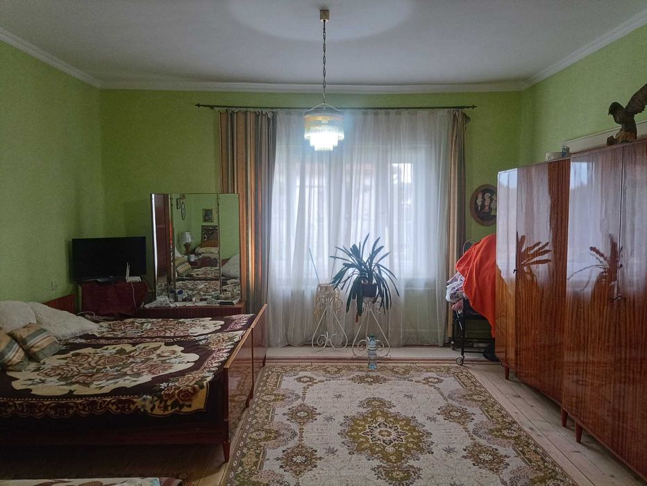 ВЕЛИКИЙ 4-Х кімнатний будинкок 146 кв.м., новий дах, гараж жилий стан