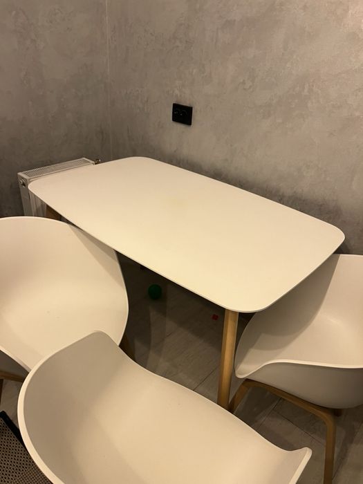 Продається кухонний стіл і 4 стільці