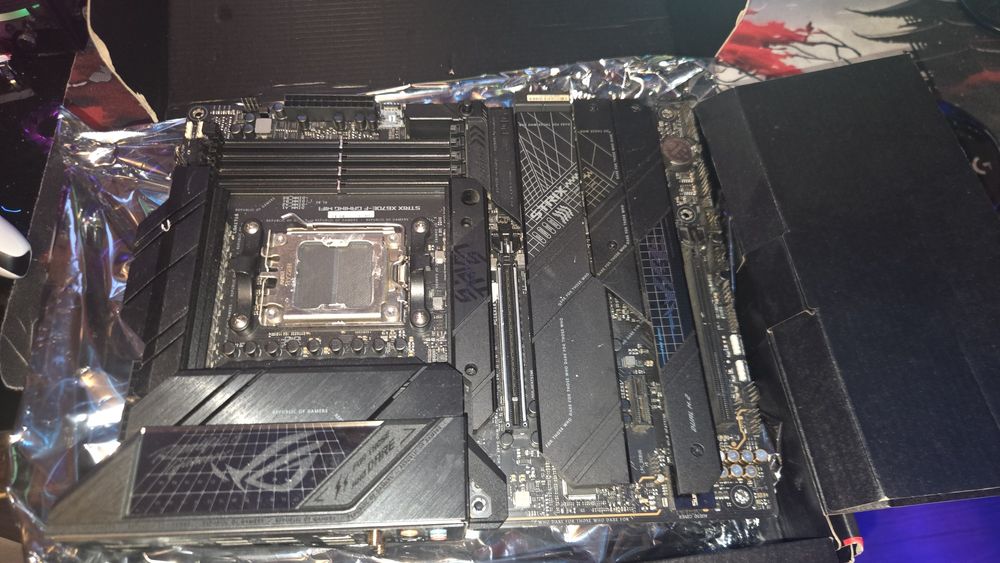 Asus rog strix x670e-f gaming wifi