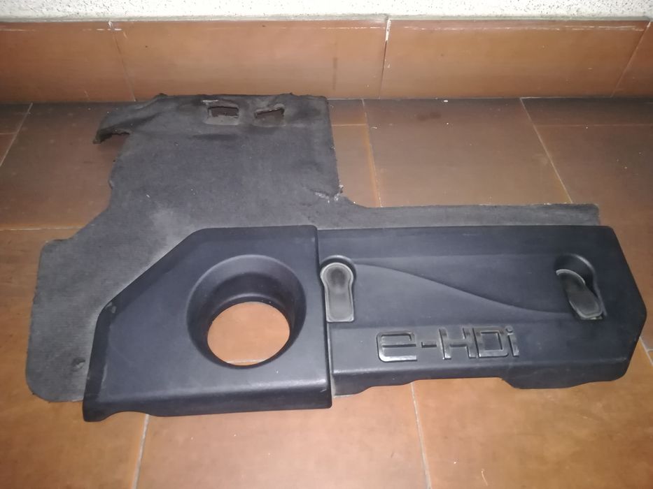 Tampa de motor Peugeot e Citroën