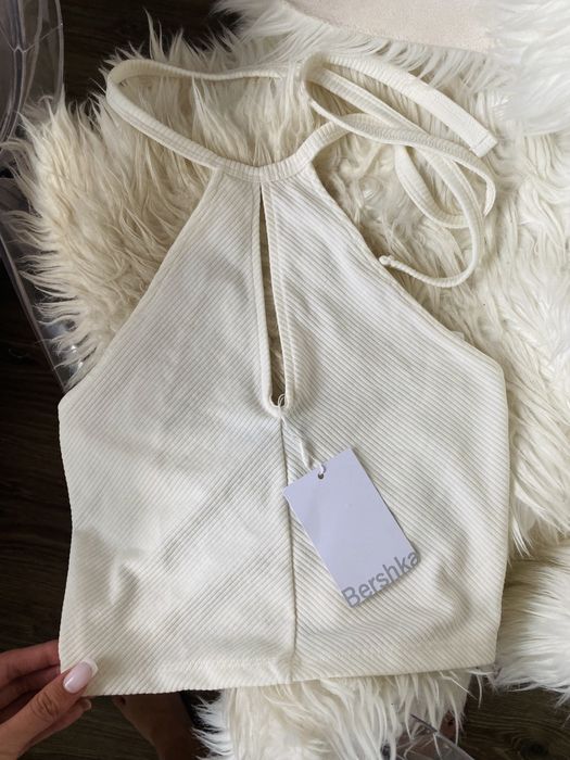 Biały wiązany top Bershka