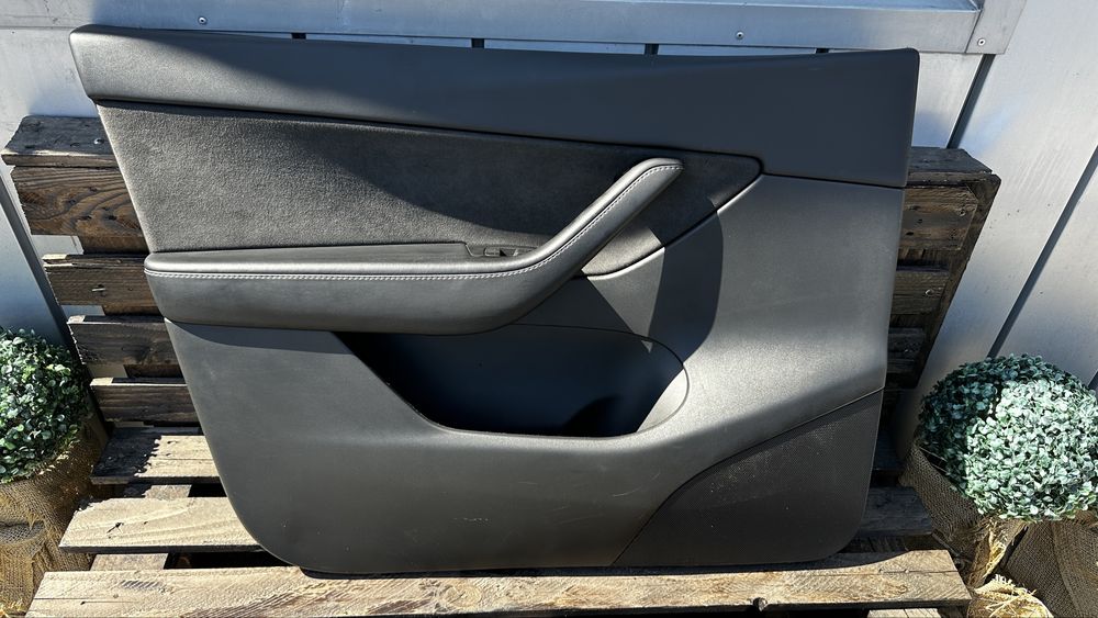 Дверна карта водія Tesla Y  дорест