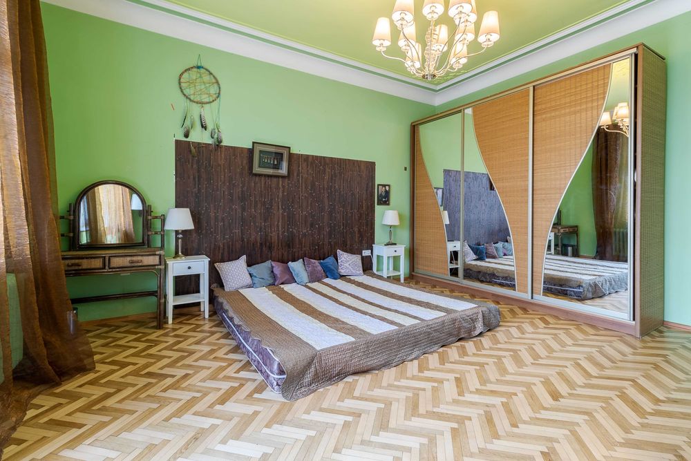 4-кімнатна квартира на продаж у Львові біля центру