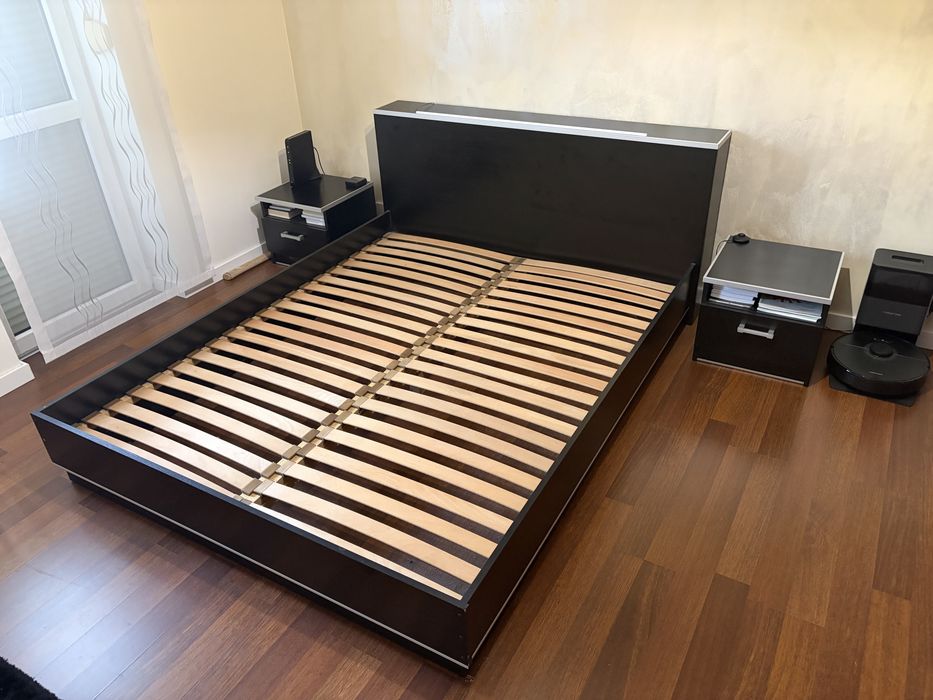 Łóżko 160 x 200 + 2 stoliki stan bdb