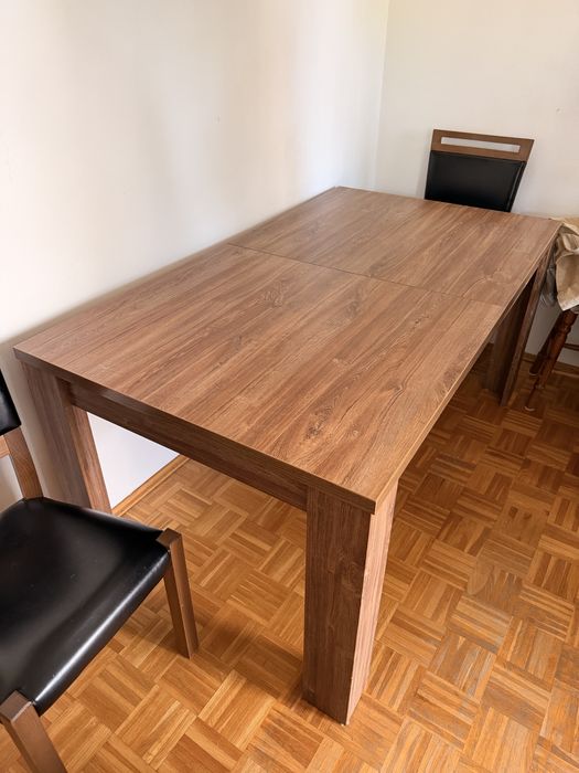 Sprzedam stół + 4 szt. krzeseł