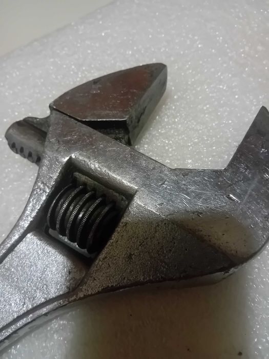 Chave inglesa com 460mm abertura de 57mm. Alta qualidade.