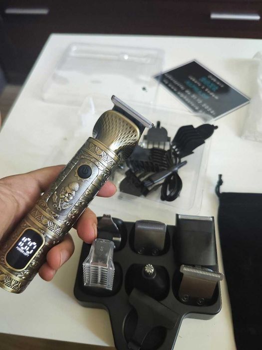 Maszynka Do Strzyżenia Włosów, Brody i Ciała 7W1 Trymer + Golarka