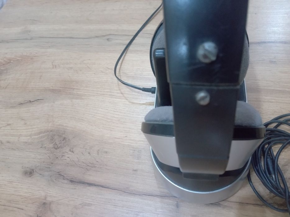 Безпроводные радио наушники  Philips SBC HC 8520