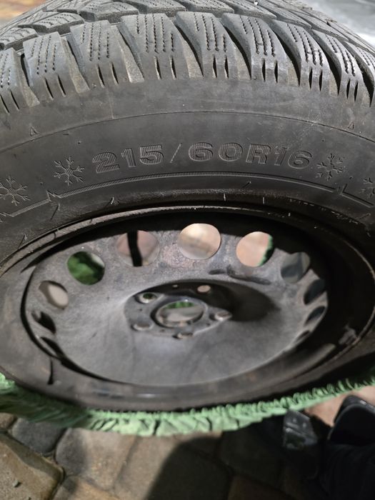 Opony zimowe 215/60 R-16 z oryginalnymi felgami stalowymi grupy vag