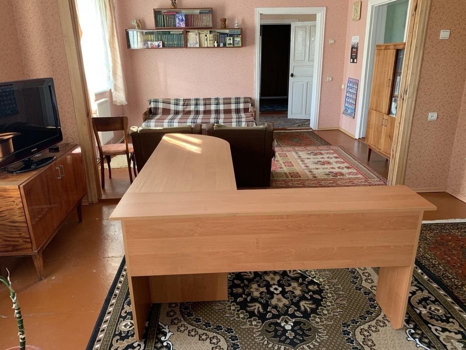 Стіл письмовий із приставкою