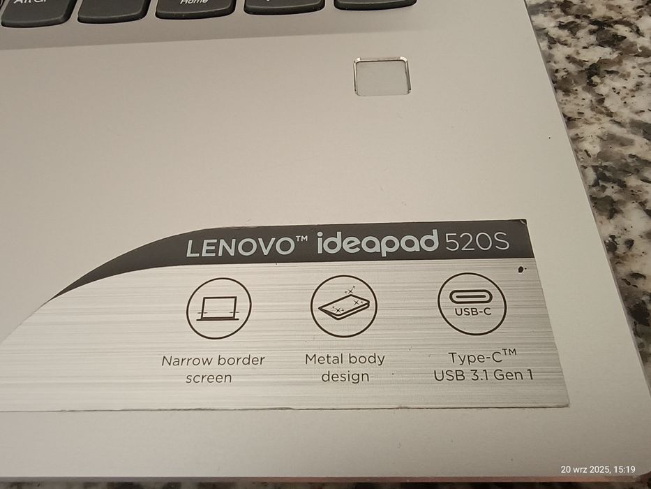 LAPTOP LENOVO IDEAPAD 520S i5-8250 RAM: 8 GB Dysk 256 NVme