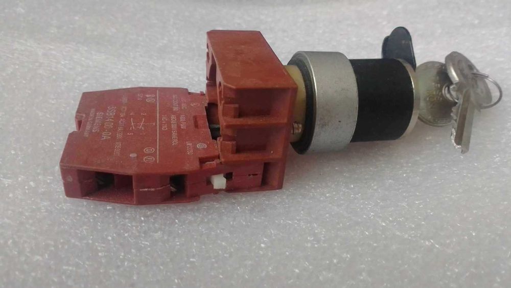 Кнопка управления поворотная с ключом XB2-BG