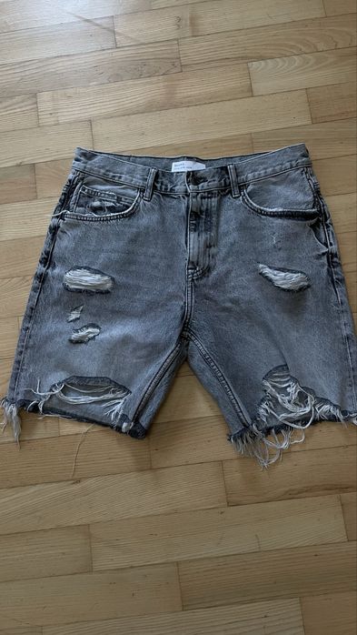 Чоловічі джинсові шорти Bershka рвані сірі розмір 42 (32) графітові