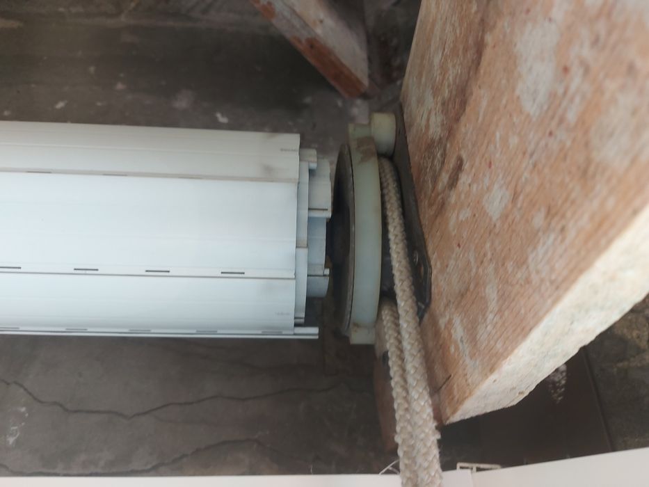 Roller blinds with cord-operated system64297812105730124