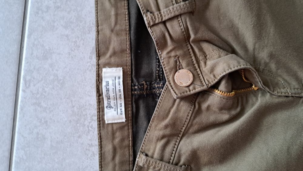 Spodnie damskie Stradivarius