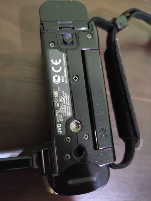 Видеокамера JVC GZ-E205BE