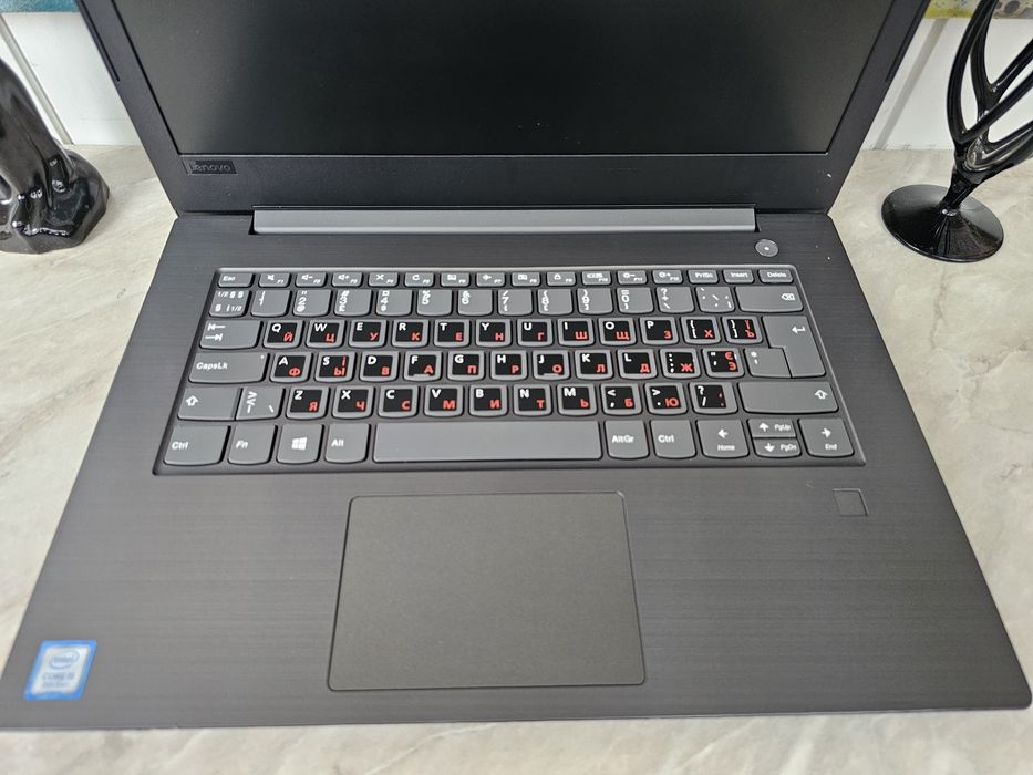 Ноутбуки Lenovo V330-14 (i5/8/256)