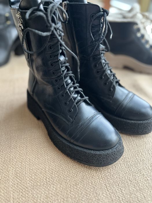 Дуже гарне шкіряне взуття в ідеальному стані