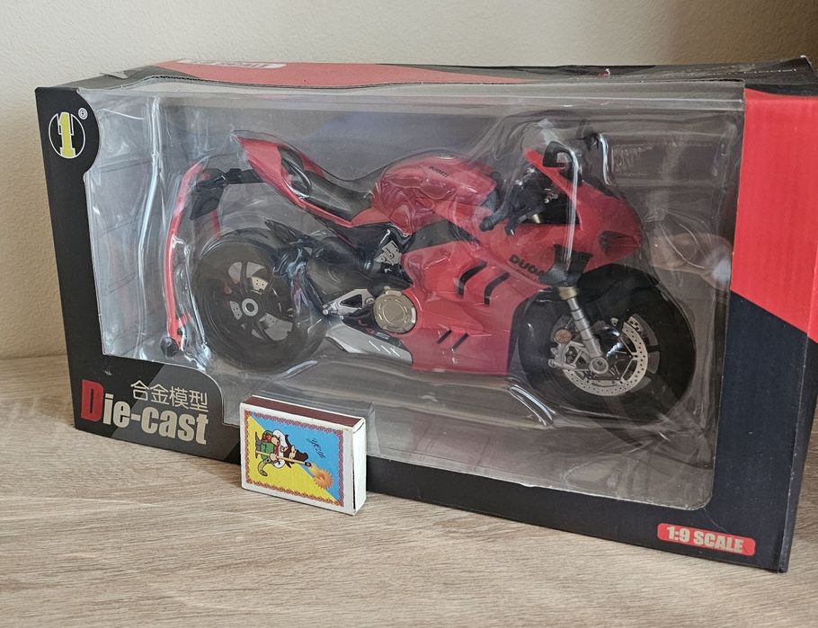 Мотоцикл Ducati Panigale V4S.