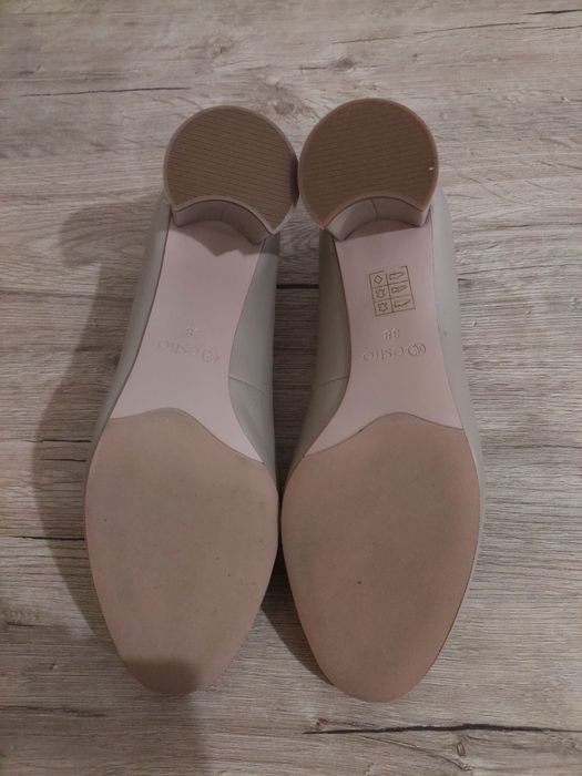 Туфлі лаковані Estro