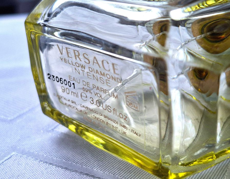 Butelka po perfumach Versace Yellow Diamond Intense 90ml, do kolekcji.