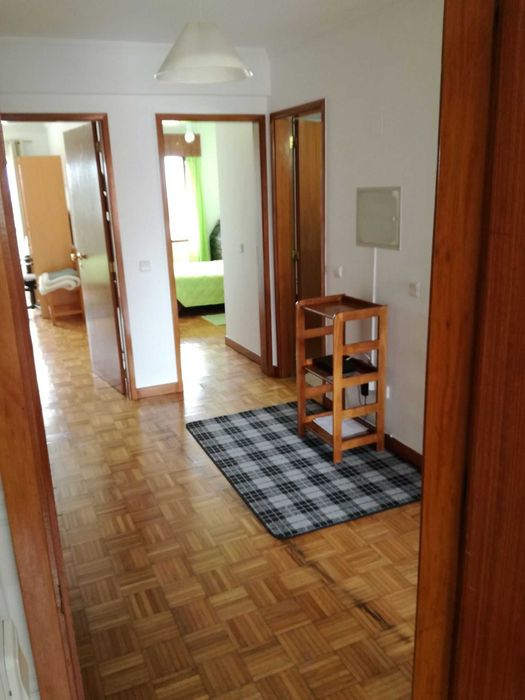 Arrenda-se quarto mobilado a estudante (perto da Universidade de Aveiro / Glicíneas)