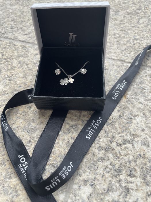Conjunto brincos e colar José Luís