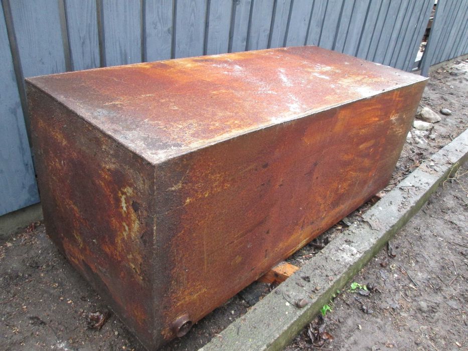 Цистерна металева