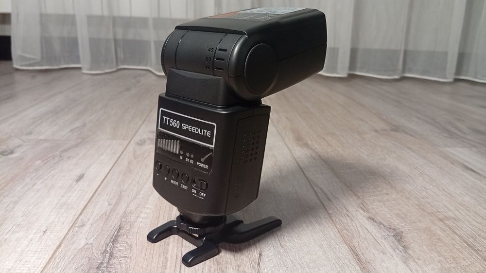 фотовспышка Neewer
Совместима с большинством циф