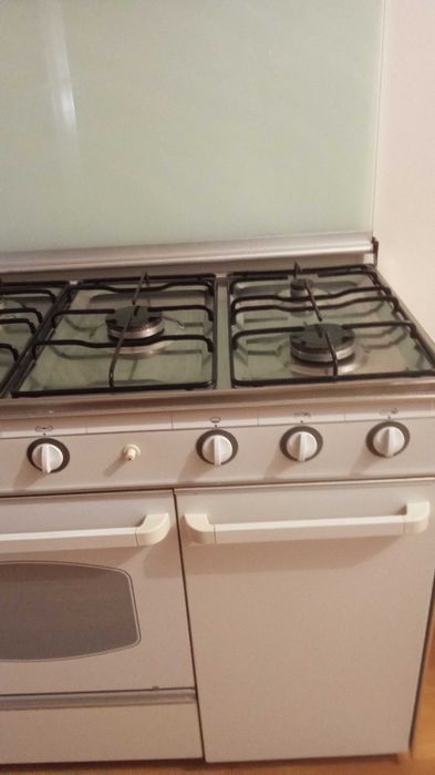 Fogão a gas com 5 bocas