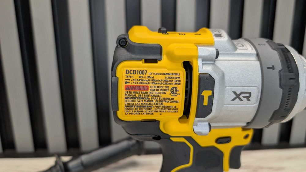 Ударний дриль-шуруповерт Dewalt 20v DCD1007