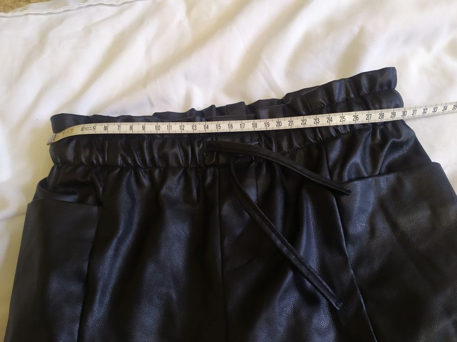 Шкіряна спідничка. Стан ідеальний. Вік:орієнтовно 7-10років в залежнос